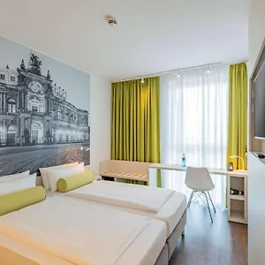 Hotel Super 8 By Wyndham, Dresden